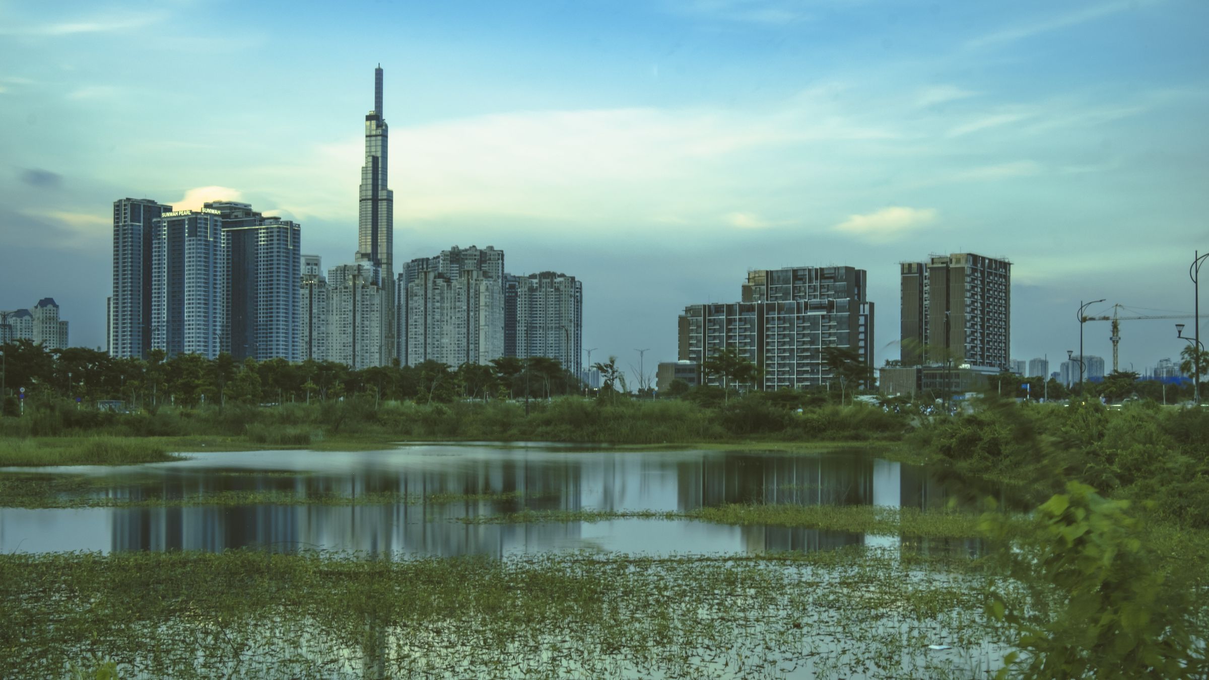 Toà Landmark 81 nhìn từ Thủ Thiêm
